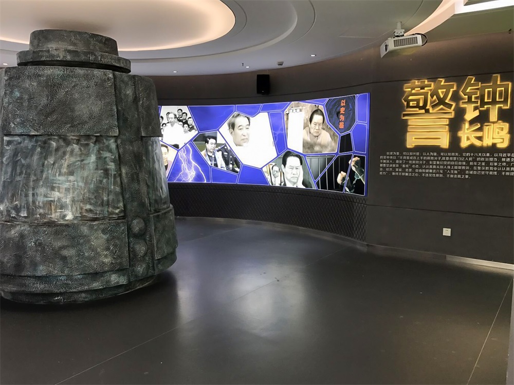 如何通過紅色展館設計突出黨的先進性對國家和人民的貢獻？