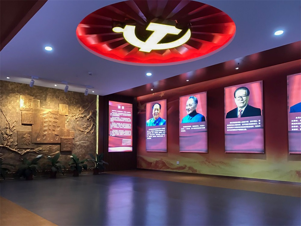 如何通過紅色展館設計展示黨的科技創新和科技發展成果？